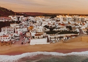 El pueblo portugués para una escapada de verano: es el Santorini del Algarve y no está lleno de turistas