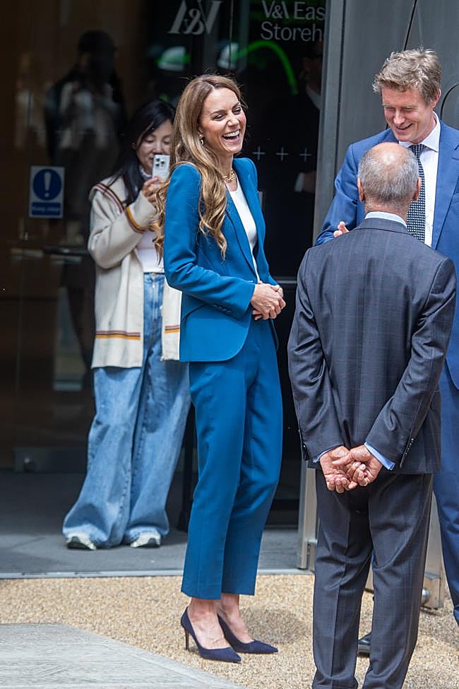 Kate Middleton con un traje de Alexander McQueen
