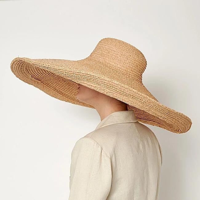 Pamela XL de rafia de la firma Zahati (265 euros)