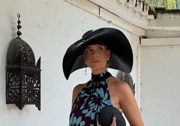 Un look de invitada con pamela XL.