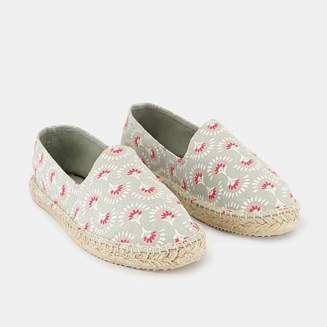 Alpargata de mujer plana estampada (15€)