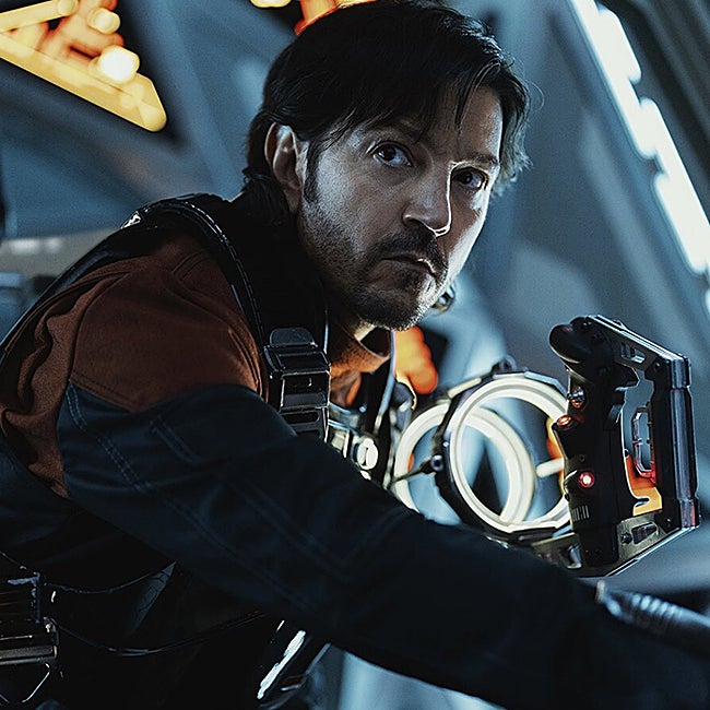 Cassian Andor (Diego Luna) en una secuencia de la temporada dos de Andor.