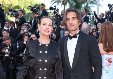 Carole Bouquet en Cannes junto a su hijo Dimitri Rassam.