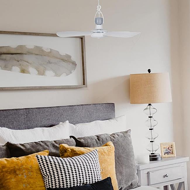 El ventilador de techo portátil de Bestliving cuesta 19.99 euros en Amazon.