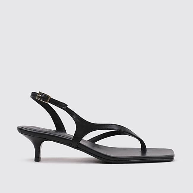 Sandalia negra de dedo de Dulceida x Krack, 59,95 euros.