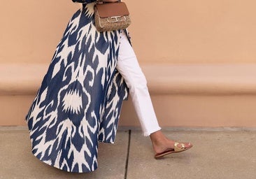 Una influencer con sandalias de pala.