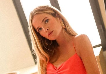 Vestidos de invitada en color coral para bodas de junio