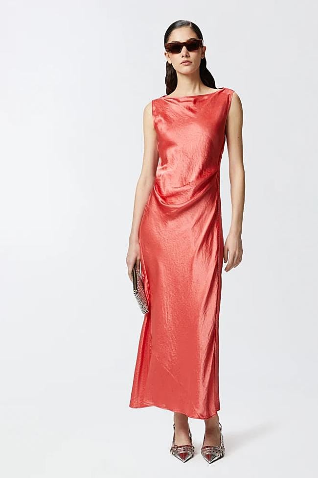 Vestido de invitada en color coral de Pinko