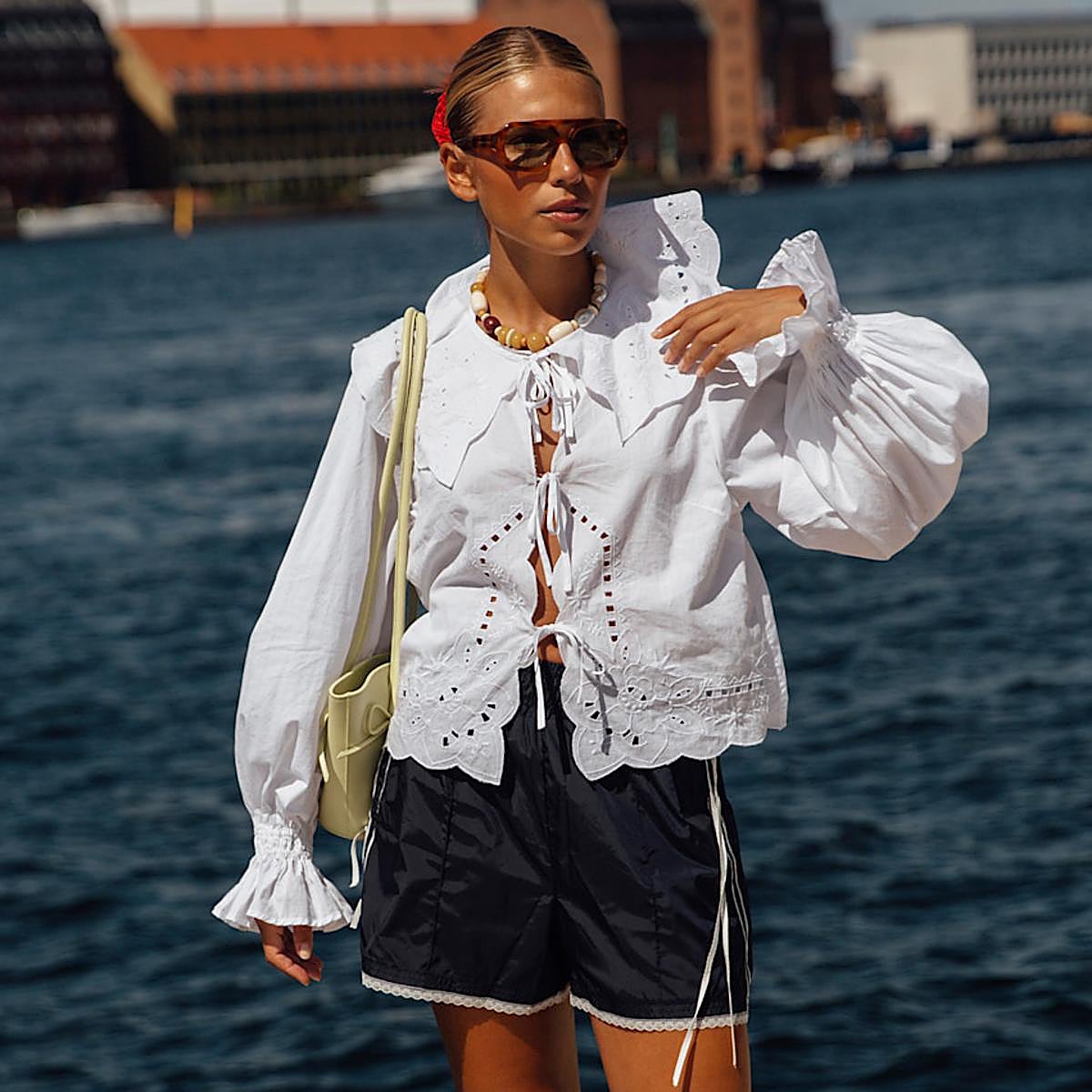 Mujer con look de verano