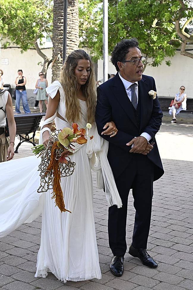 belén Écija con su padre en su boda