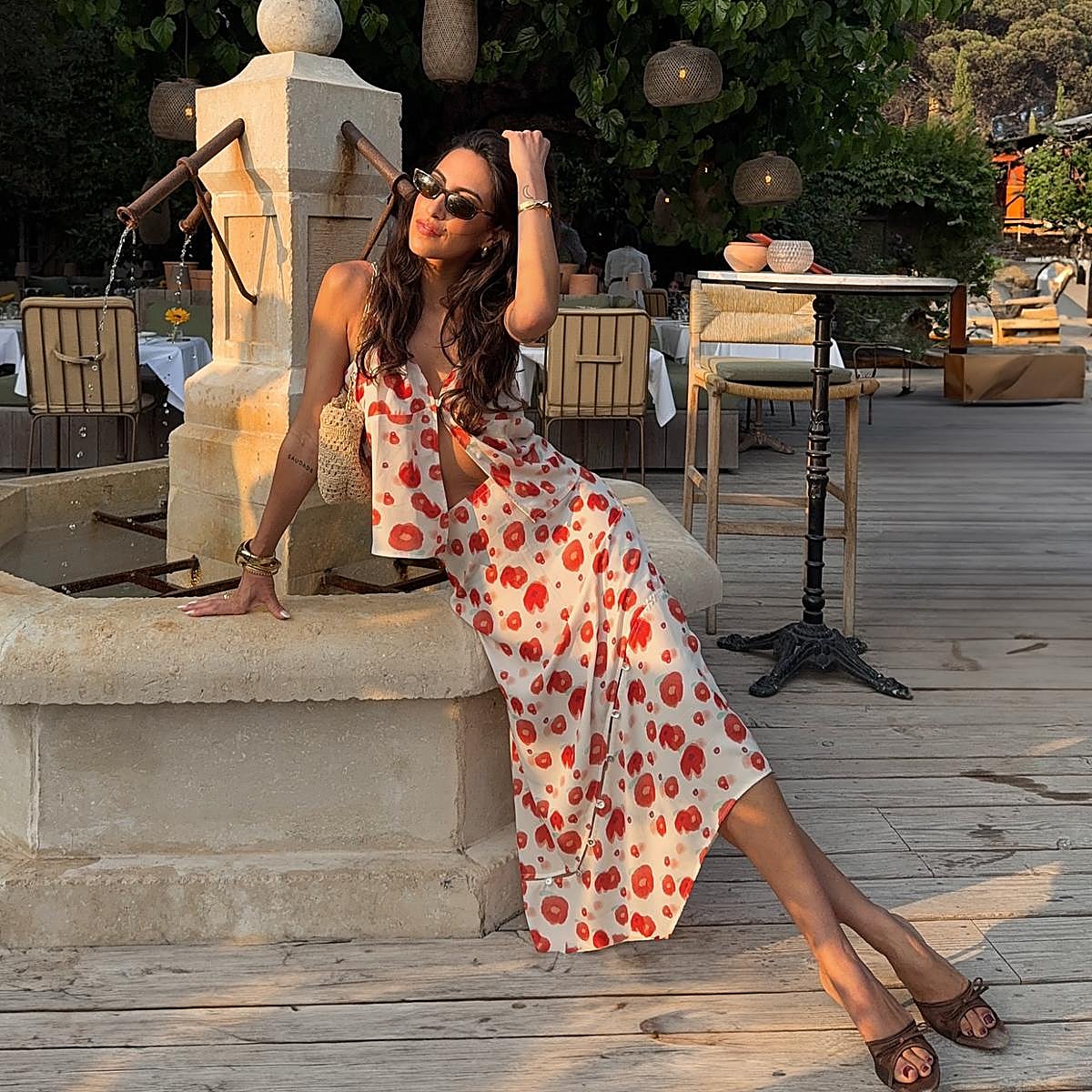 Estos son los mules elegantes de verano ideales para mujeres bajitas.