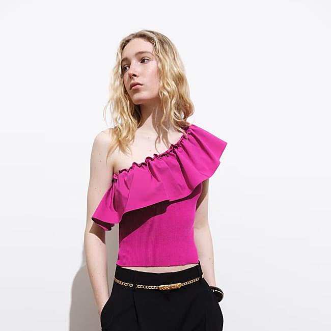 Top asimétrico de Mango (29,99 euros)