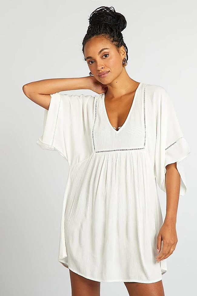 Vestido vaporoso en color blanco de Kiabi (16 euros)