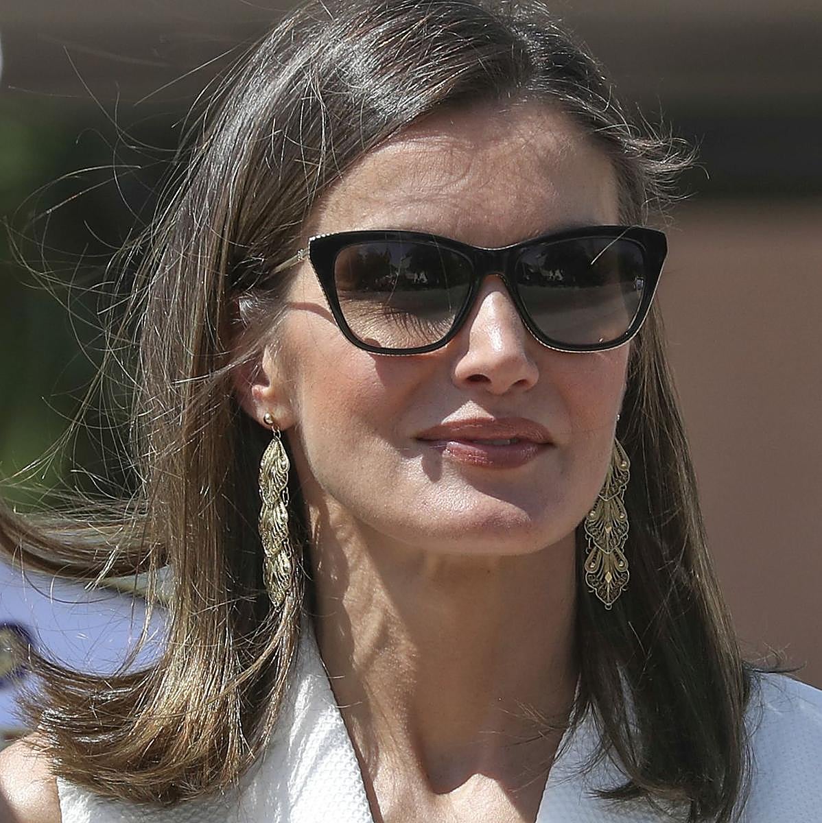 La reina Letizia con gafas de sol.