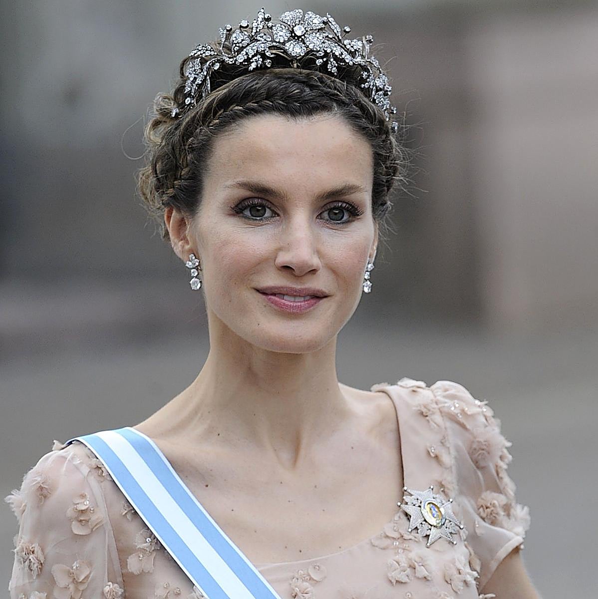 La reina Letizia en la boda de Victoria de Suecia, en 2010.