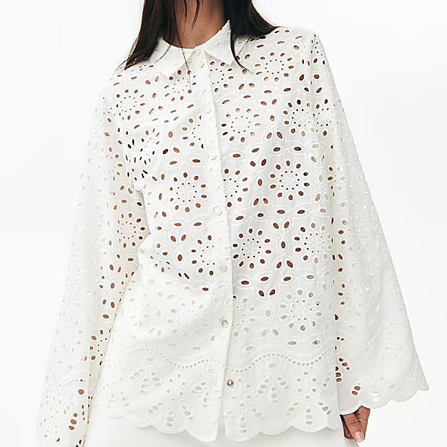 Camisa perforada blanca clásica