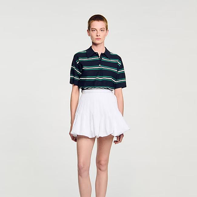 Falda corta blanca de Sandro, 225 euros.