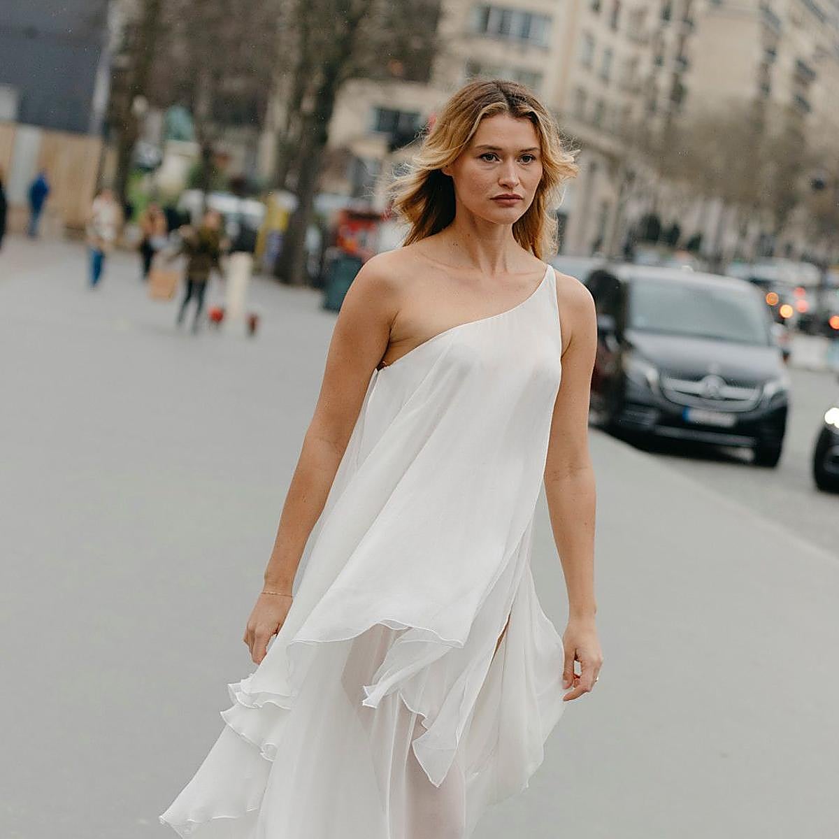 Influencer con vestido de verano