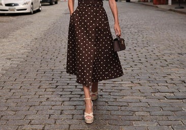 Tacón ancho y plataforma, las sandalias que las invitadas más cómodas aman