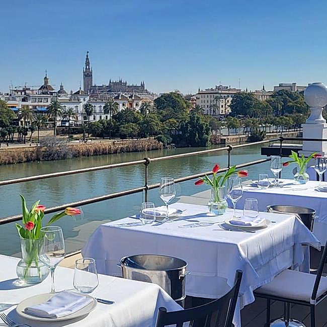 Terraza del restaurante Mariatrifulca