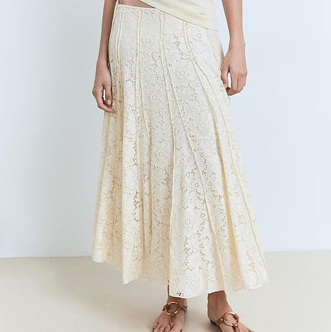 Falda de encaje acampanada
