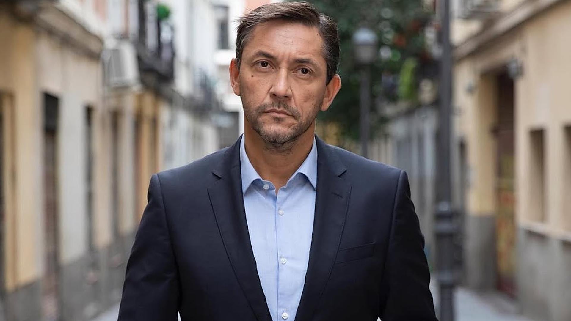 Así es Javier Ruiz detrás de las cámaras: su novia secreta y su gran susto  de salud | Mujerhoy