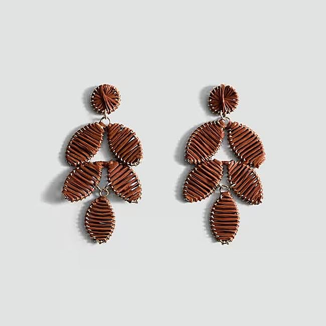 Pendientes largos diseño floral (12,99€)