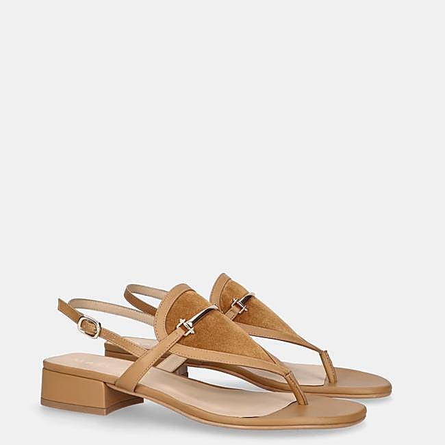 Sandalias con panel de ante de Mascaró, 188,95 euros.