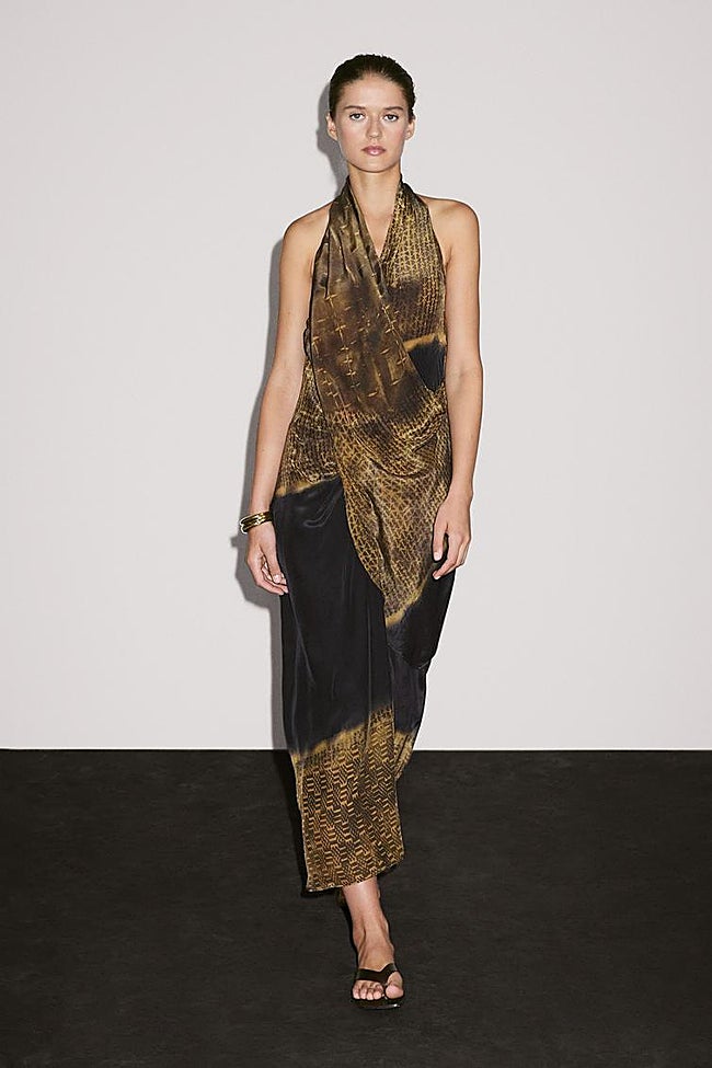 Vestido estampado halter.