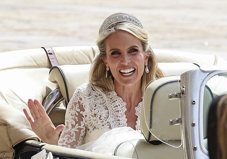 Angie Rigueiro en la llegada a su boda.