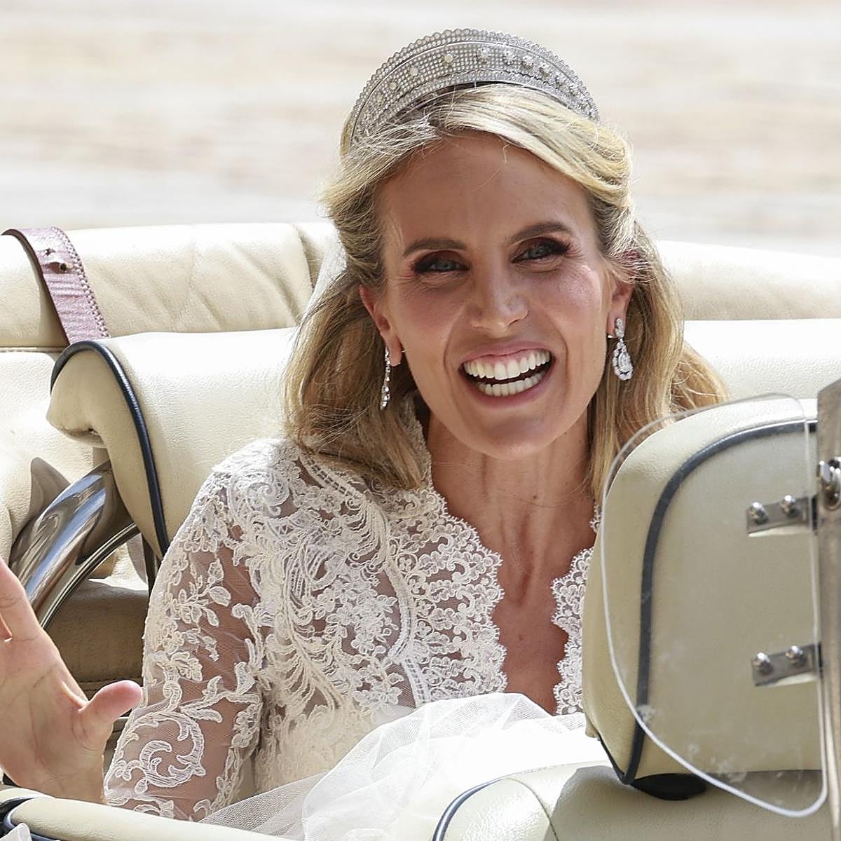 Angie Rigueiro en la llegada a su boda.