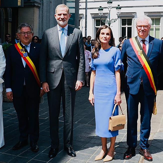 La reina Letizia con un vestido de Carolina Herrera.