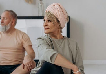 Sujeción frontal, el ejercicio fácil para mejorar postura y tonificar hombros a los 50