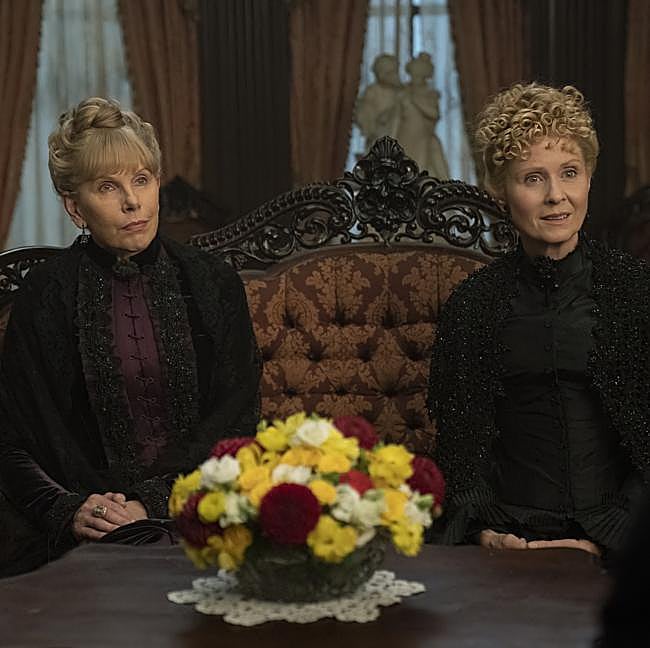 Christine Baranski y Cynthia Nixon son las hermanas Agnes y Ada en La edad dorada.