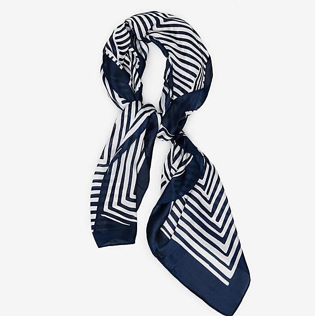 Pañuelo geométrico (12,99€)