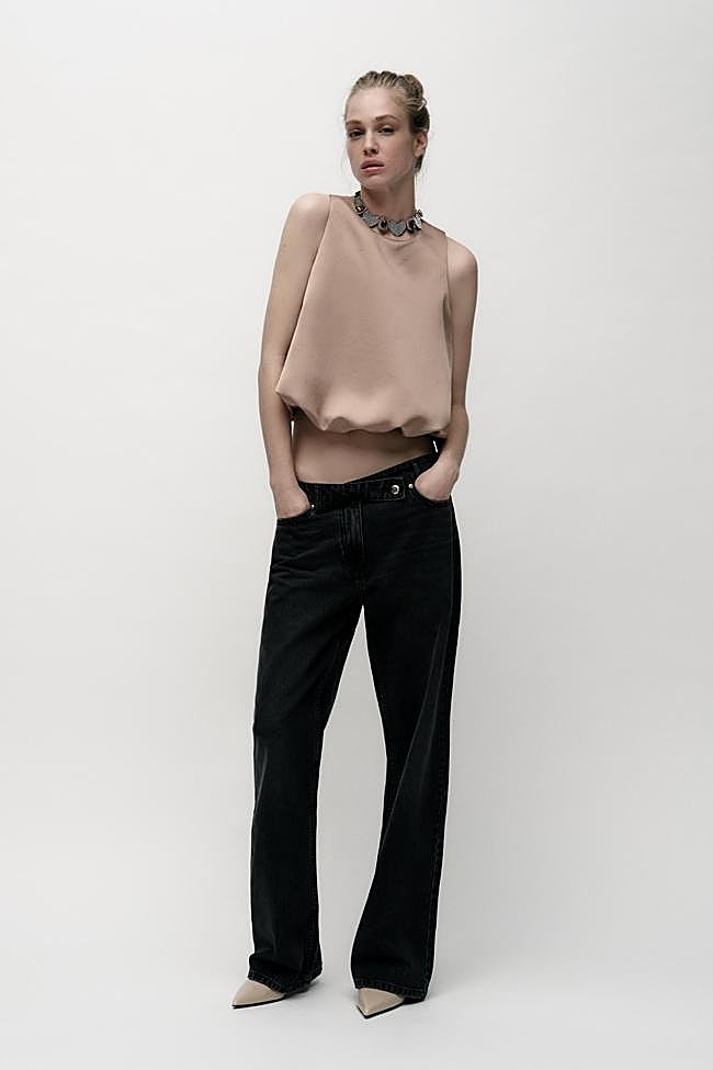 Top globo efecto satinado de Zara