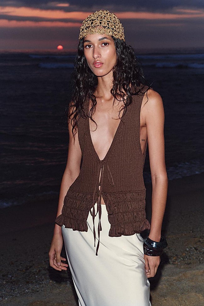 Top marrón de punto.