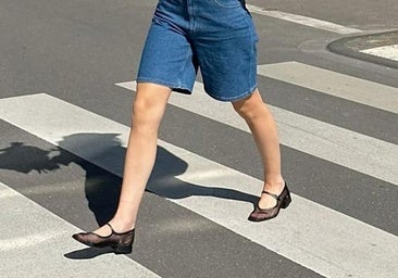 Influencer con bailarinas caladas