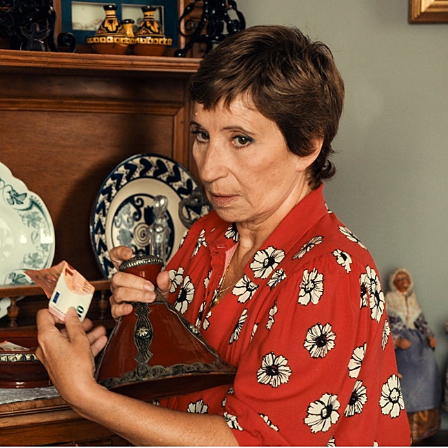 Ariane Ascaride, María en la ficción, en pleno hurto.