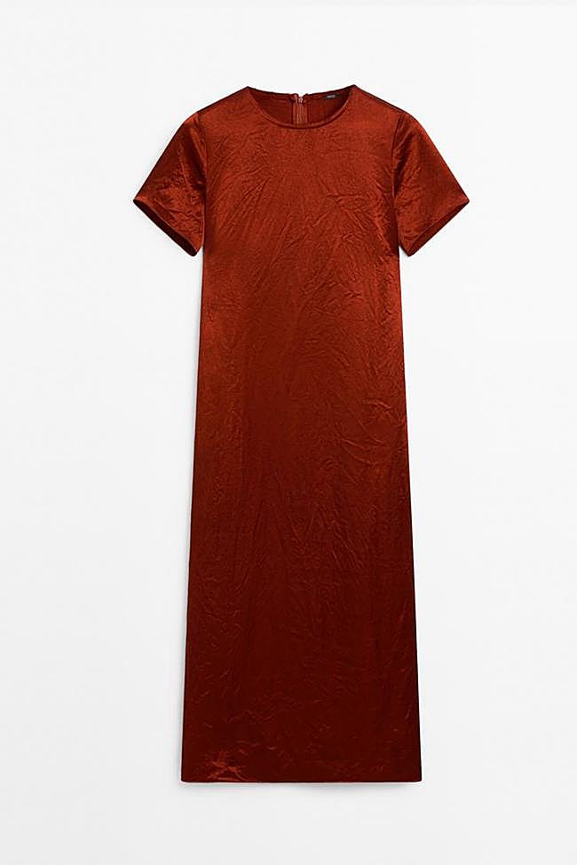 Vestido midi satinado fluido (49,95€)