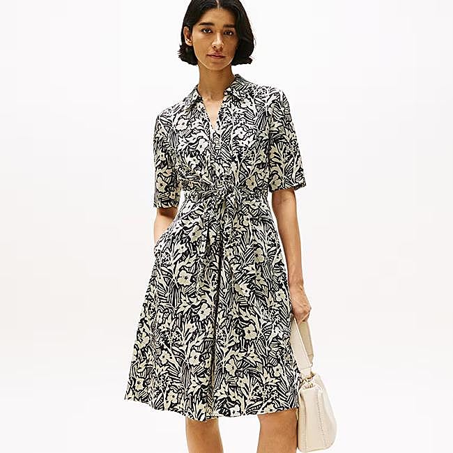 Vestido estampado de manga corta de Tommy Hilfiger, 199,90 euros.