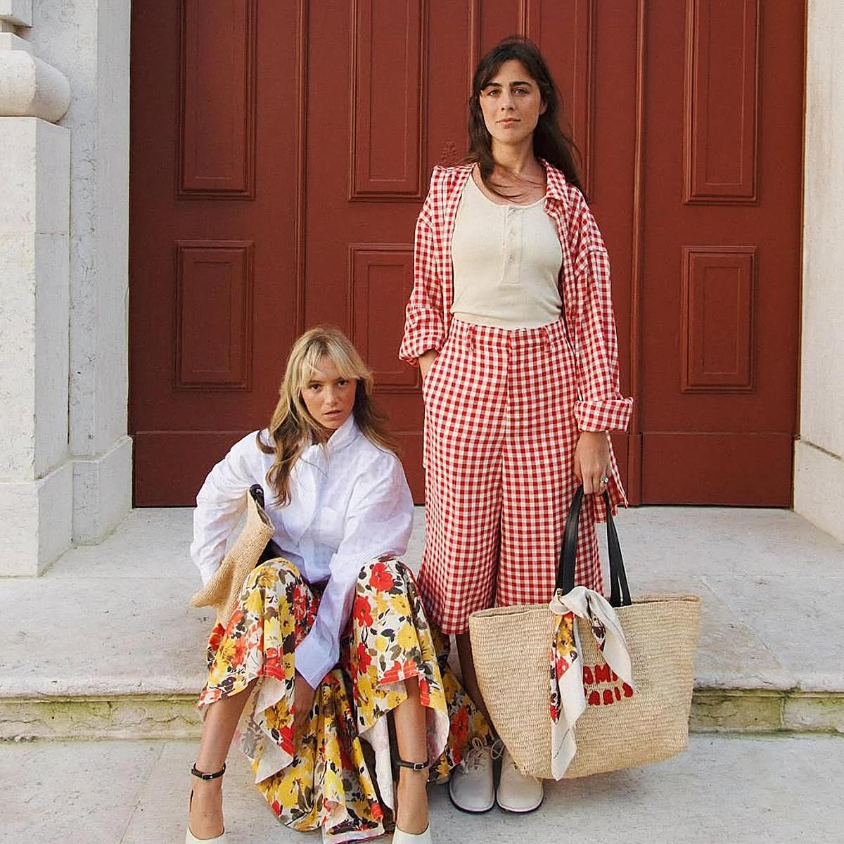 Influencers con conjuntos tendencia de verano