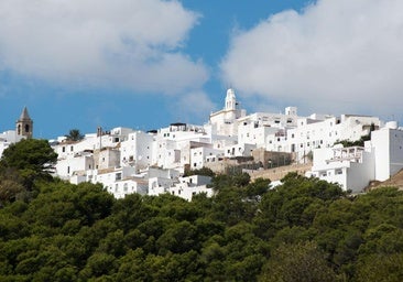 Este es el pueblo de Cádiz perfecto para una escapada de verano: casa blancas, atún rojo y el festival de jazz más especial
