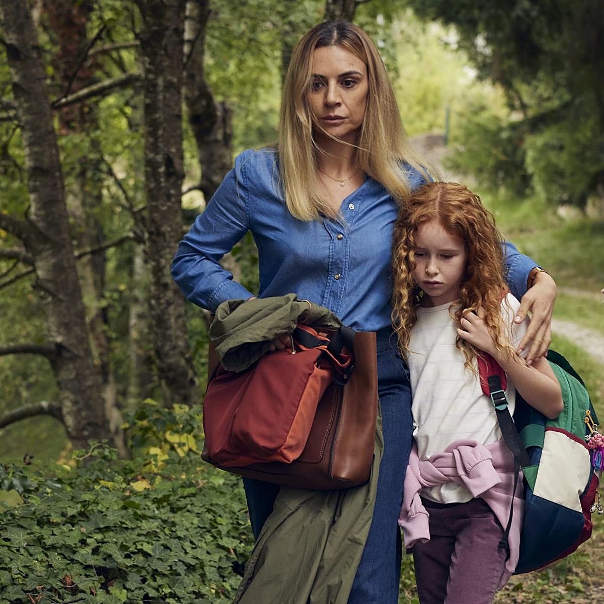 Miren Ibarguren y Valentina Soleil Gaya en una imagen del thriller Los sin nombre.