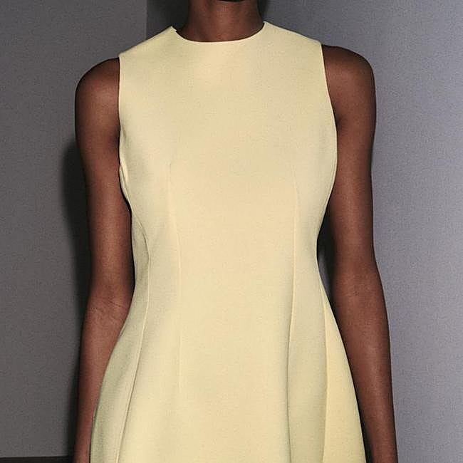 Vestido amarillo de Zara (39,99 euros)