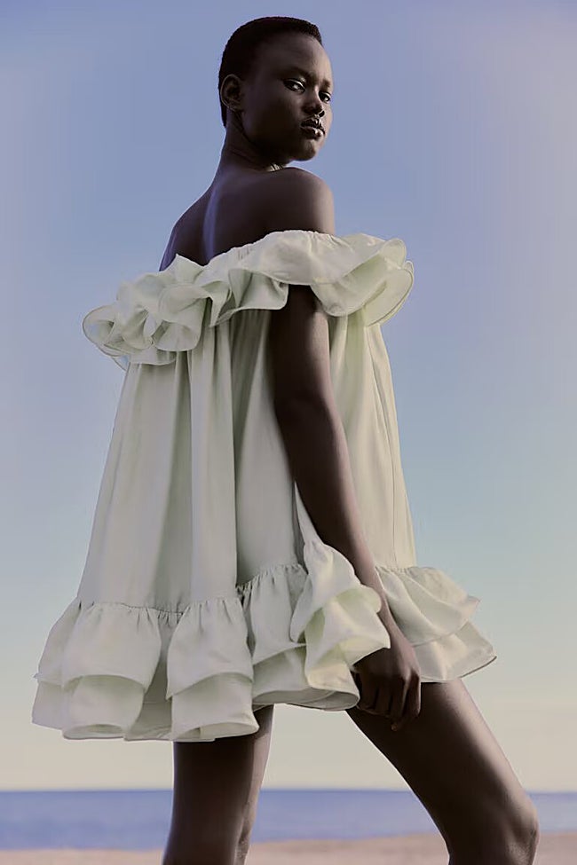 Vestido off shoulders.