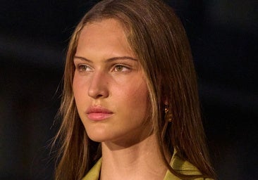 Este es el sencillo gesto que ayuda a mejorar el aspecto de tus ojeras por la mañana