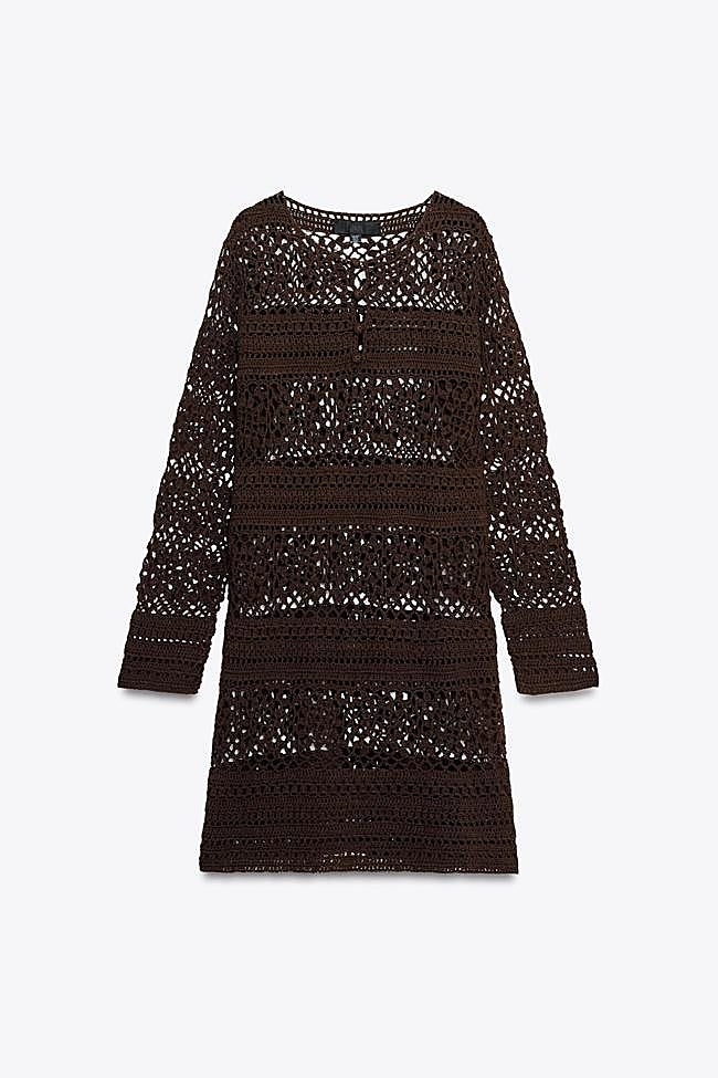 Vestido de croché en marrón de Zara.