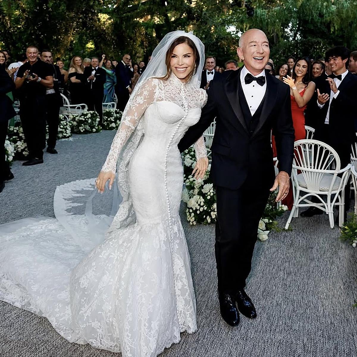Los novios, Lauren Sánchez y Jeff Bezos, recién casados.