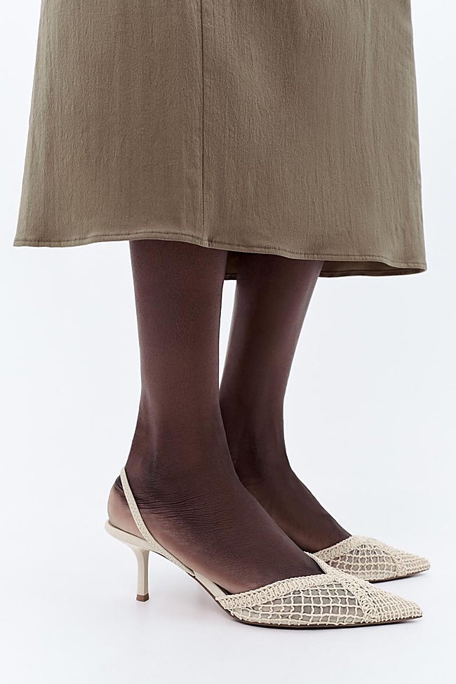 Zapatos talón abierto.